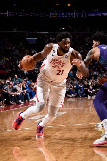 乐鱼电竞官网入口-赛季第二次50+！恩比德比肩上将 现役中锋独一档