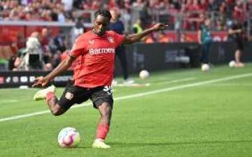 乐鱼电竞官网入口-斯基拉：多家欧洲俱乐部关注弗林蓬，球员解约金4000万欧元