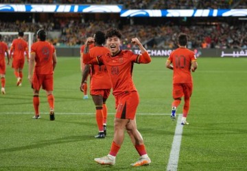 乐鱼电竞官网入口-谢文能首球夜却满怀遗憾：伤退后目睹输球有心无力